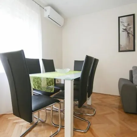 Ferienwohnung In Mit Klimaanlage, W-lan, Waschmaschine 아파트