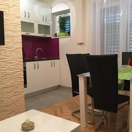 Ferienwohnung In Mit Klimaanlage, W-lan, Waschmaschine Apartament